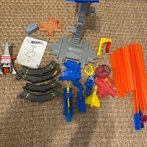 Mattel Hot Wheels Track Builder Set mega pack